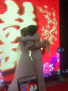 小伙爆料自己结婚视频,甜蜜瞬间引网友热议