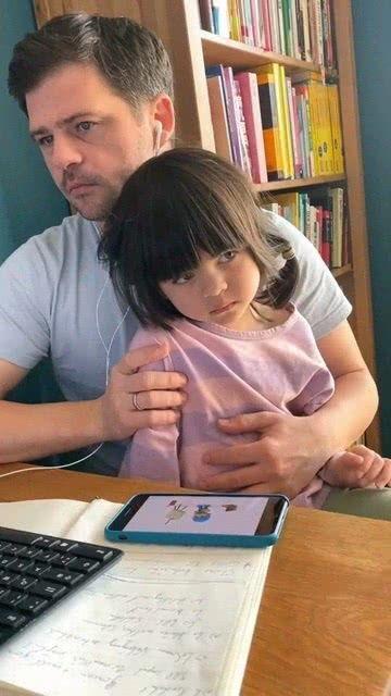 爆料高管女儿被打视频,视频曝光引发社会关注 第2张 爆料高管女儿被打视频,视频曝光引发社会关注 第2张