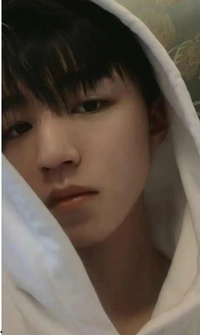 娱乐圈爆料侯明昊周也,娱乐圈恋情曝光引热议 第2张 娱乐圈爆料侯明昊周也,娱乐圈恋情曝光引热议 第2张