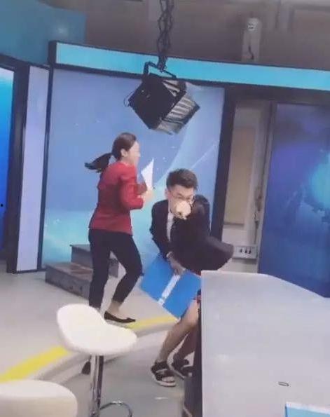 金婧最新爆料新闻直播在线观看,直播揭秘幕后真相,在线观看不容错过! 第3张 金婧最新爆料新闻直播在线观看,直播揭秘幕后真相,在线观看不容错过! 第3张