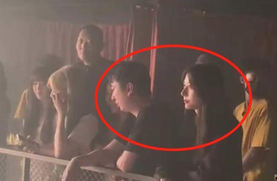 酒吧吃瓜事件网红是谁啊,揭秘引发热议的网红是谁 第2张 酒吧吃瓜事件网红是谁啊,揭秘引发热议的网红是谁 第2张