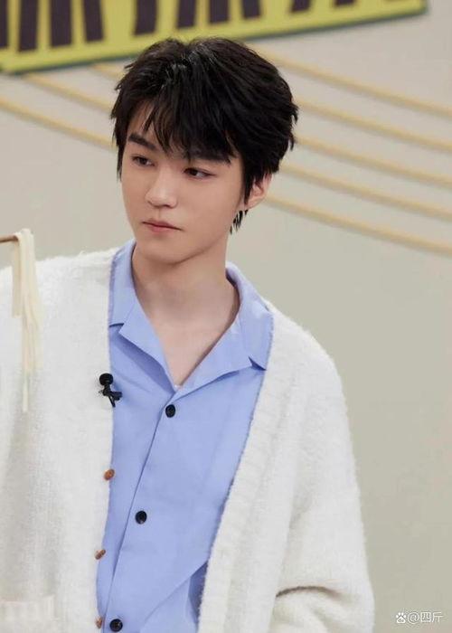 娱乐吃瓜男艺人,揭秘吃瓜男艺人背后的故事  第3张